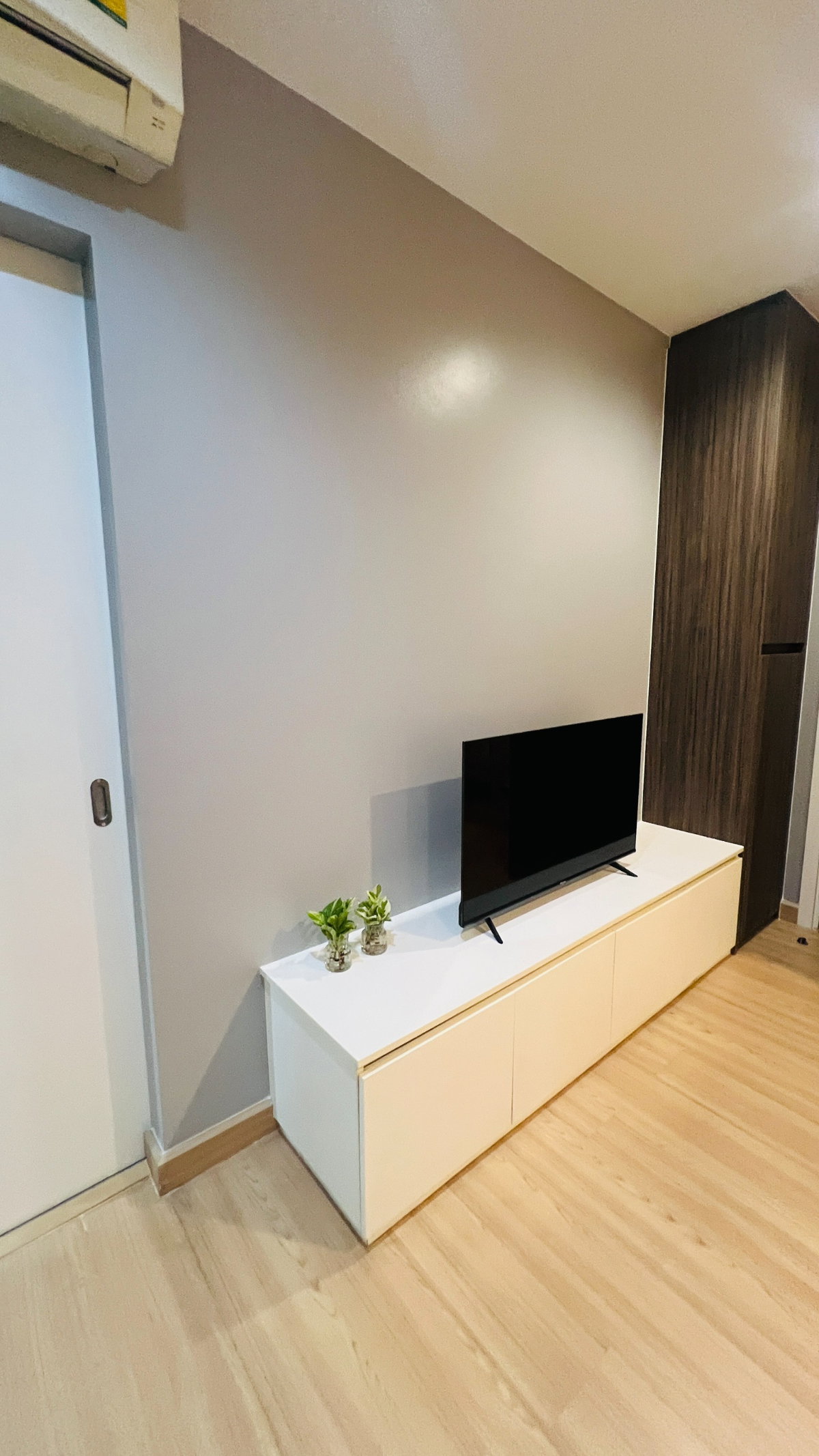 Urbano Absolute Sathorn Taksin for Rent ให้เช่า เออบาโน่ แอบโซลูท สาทร ตากสิน 