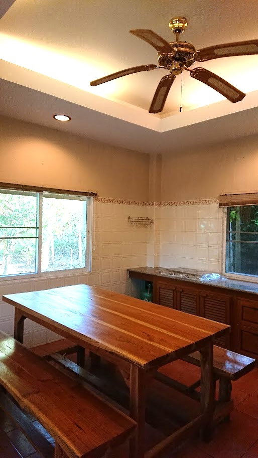 picture Enjoy peaceful living in this spacious resort-style home set on a large private plot. - 29/38