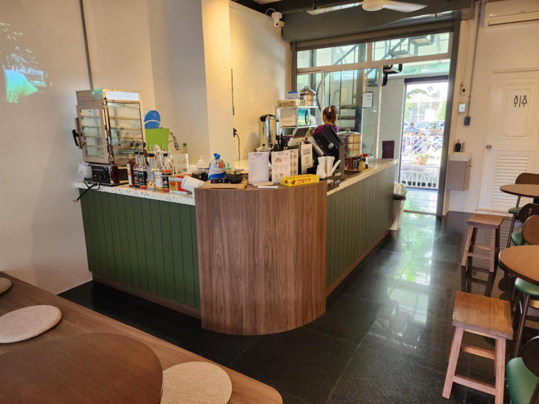 รูป ร้านกาแฟและเกสเฮาส์ ติดศาลาว่าการกทม. - รูปที่ 3/8