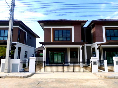 Twin houses for sale Chiang Mai : Twin house facing the park at Karnkanok Ville 26