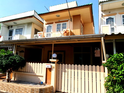 Twin houses for sale Don Mueang Station : Newly Renovated Semi-Detached House in Detached-Home Style, Land Size 26 Sq.Wah (104 Sq.m.), Near Don Mueang Airport with Convenient Transportation