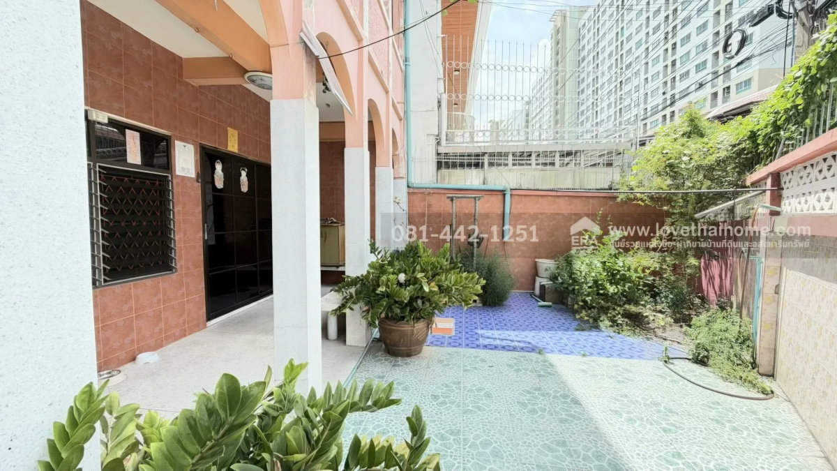 รูป ขายบ้านเดี่ยว 3 ชั้น ซอยลาดพร้าว51 ใกล้รถไฟฟ้าสายสีเหลือง สถานีโชคชัย4 พื้นที่ 63 ตรว. ราคา 8.5 ล้านบาท เท่านั้น ห่างจากถนนใหญ่ลาดพร้าวเพียง 50 เมตร  - รูปที่ 2/10
