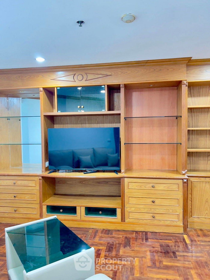 picture Pet-Friendly 2-Bed Condo At Wittayu Complex Near BTS Phloen Chit (ID 1559370) - 4/14