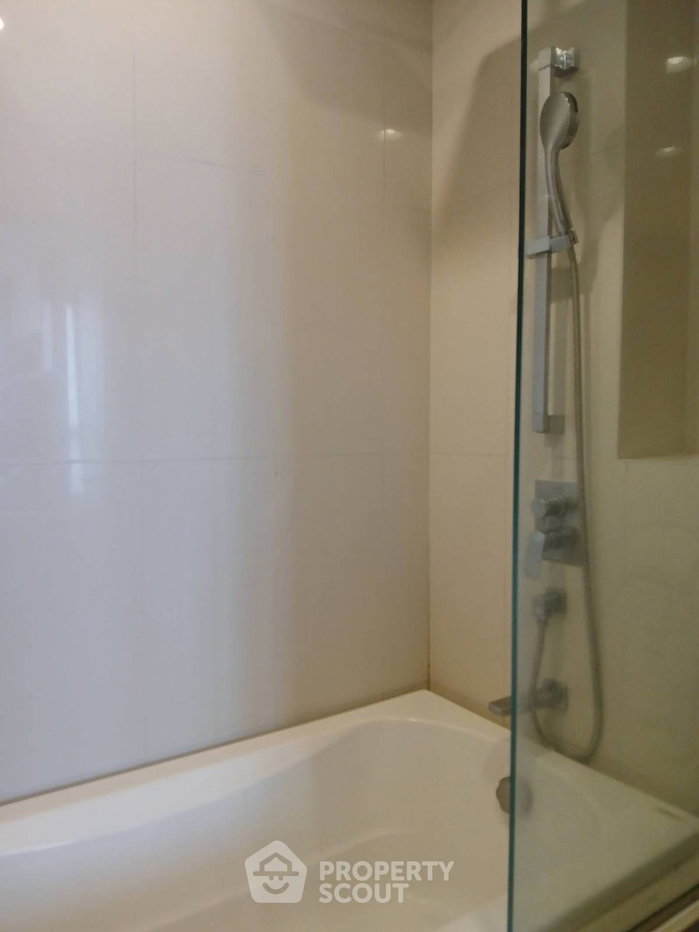 picture Well-Priced 1-BR Condo At Oka Haus Sukhumvit 36, 300m to BTS Thong Lor (ID 3085715) - 12/12