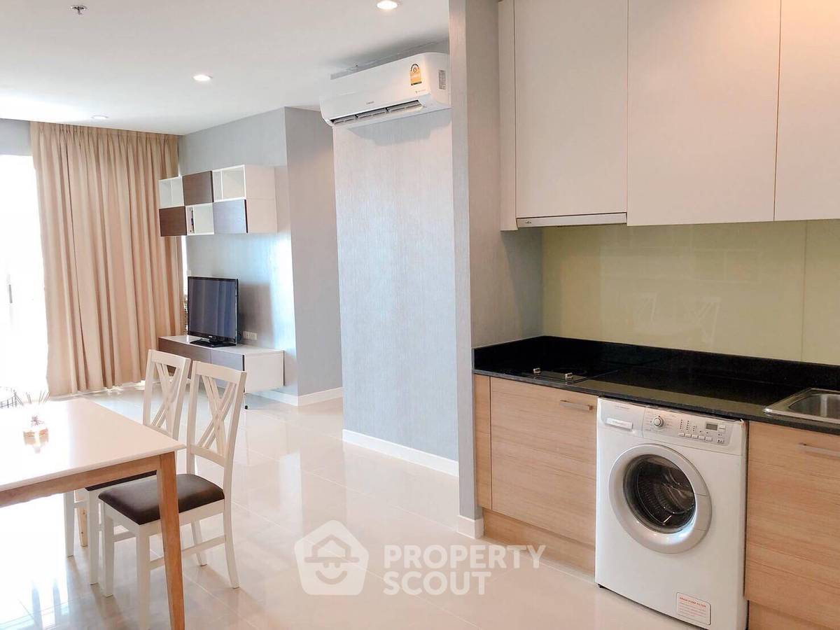 picture 2-BR Condo At Circle Condominium, 23rd-Floor Near MRT Phetchaburi (ID 511896) - 3/9