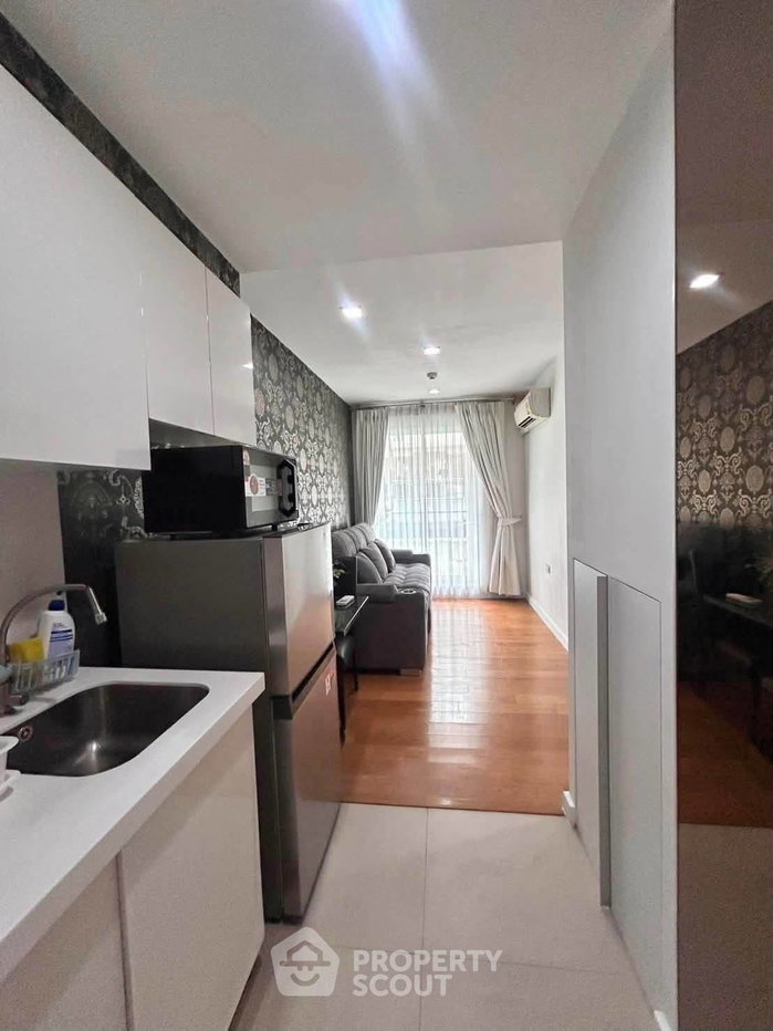 picture Near BTS Sala Daeng, 1-BR 33 Sqm Condolette Light Convent (ID 3085774) - 8/14