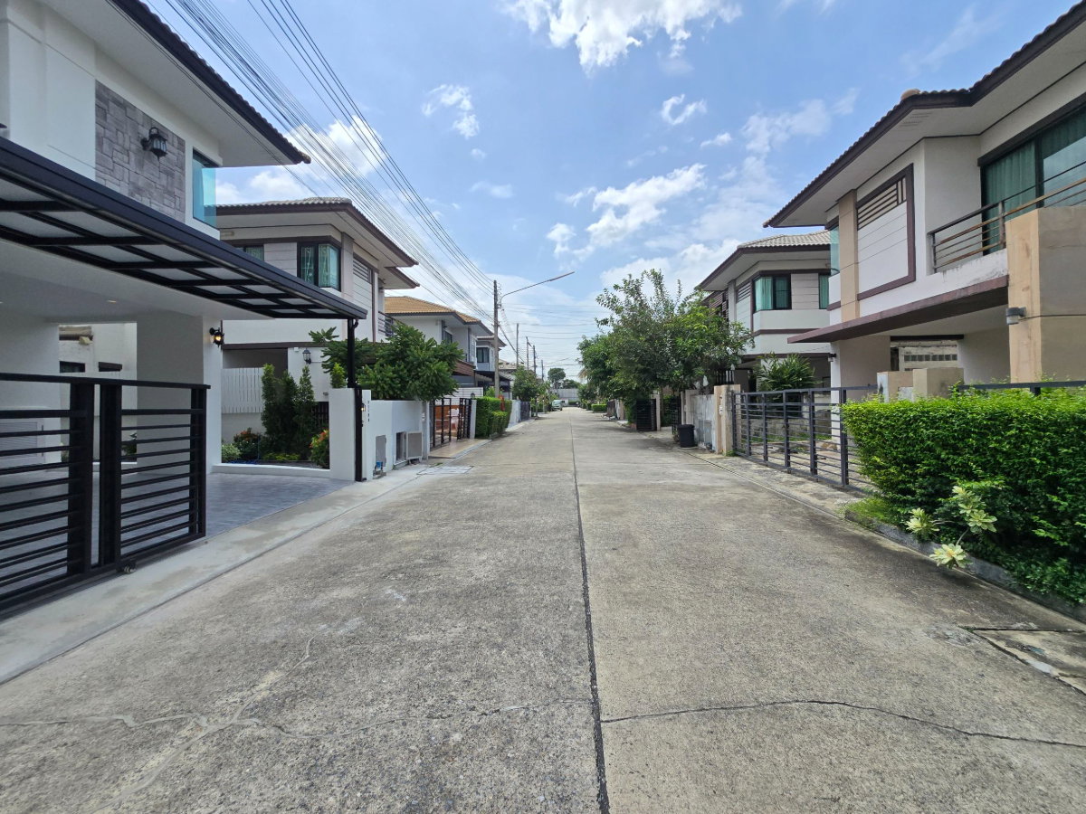 รูป บ้านฟ้าปิยรมย์ เฟส 11 เนสโต้ ซอย4 ลำลูกกาคลอง 6 บ้านแฝด 2 ชั้น ตกแต่งใหม่ทั้งหลัง แต่งสวนสวย พร้อมอยู่ เดินทางสะดวก - รูปที่ 4/40