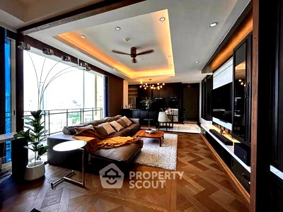 คอนโดให้เช่า : คอนโด 2 ห้องนอน ชั้นสูง 22 Royce Private Residences ใกล้ MRT สุขุมวิท (ID 2075428)
