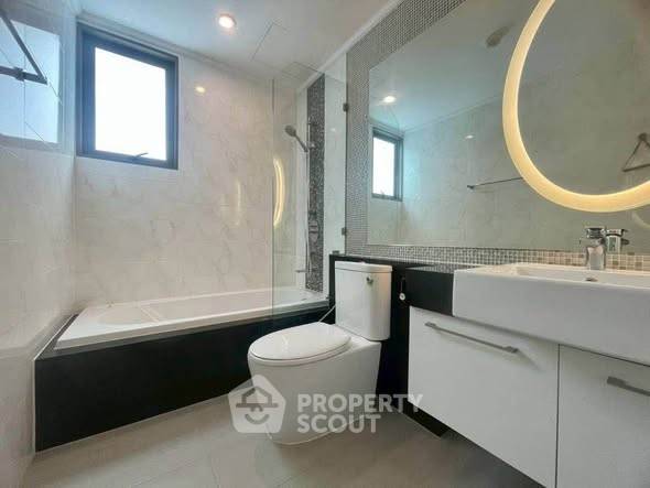 picture Well-Priced 2-BR Condo at Supalai Oriental Sukhumvit 39 Near MRT Phetchaburi (ID 3086175) - 2/11
