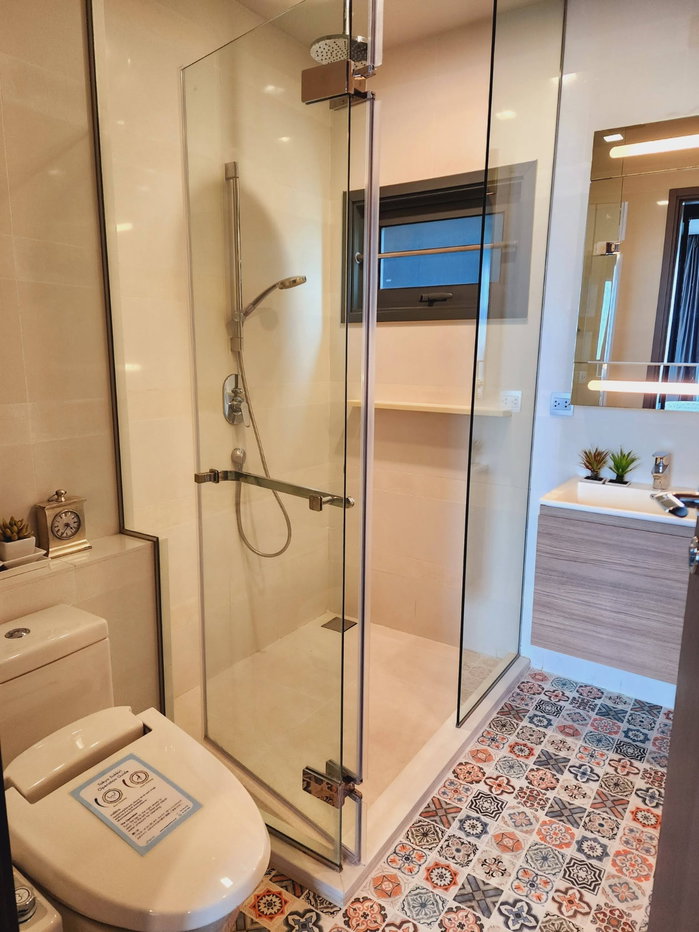 picture Keyne by Sansiri, spacious room, large window, good light. Decorated in a classic, warm style. There is a separate walk-in closet, - 5/9