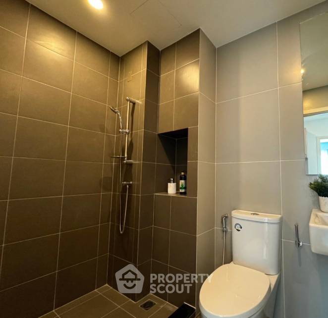 picture 40th-Floor 1-BR 36 Sqm At Elio Sathorn-Wutthakat Near BTS Wutthakat (ID 3083621) - 2/5