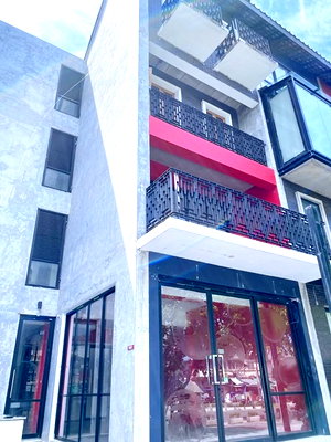 Shophouses for rent ม.ราชภัฏวไลยอลงกรณ์ ศูนย์กรุงเทพ : Banthat Thong-Chula Intersection  BTS National Stadium 900 m. Am Park Samyan 150 m. 5 bedrooms, 3 bathrooms, commercial building for rent, 4 floors,