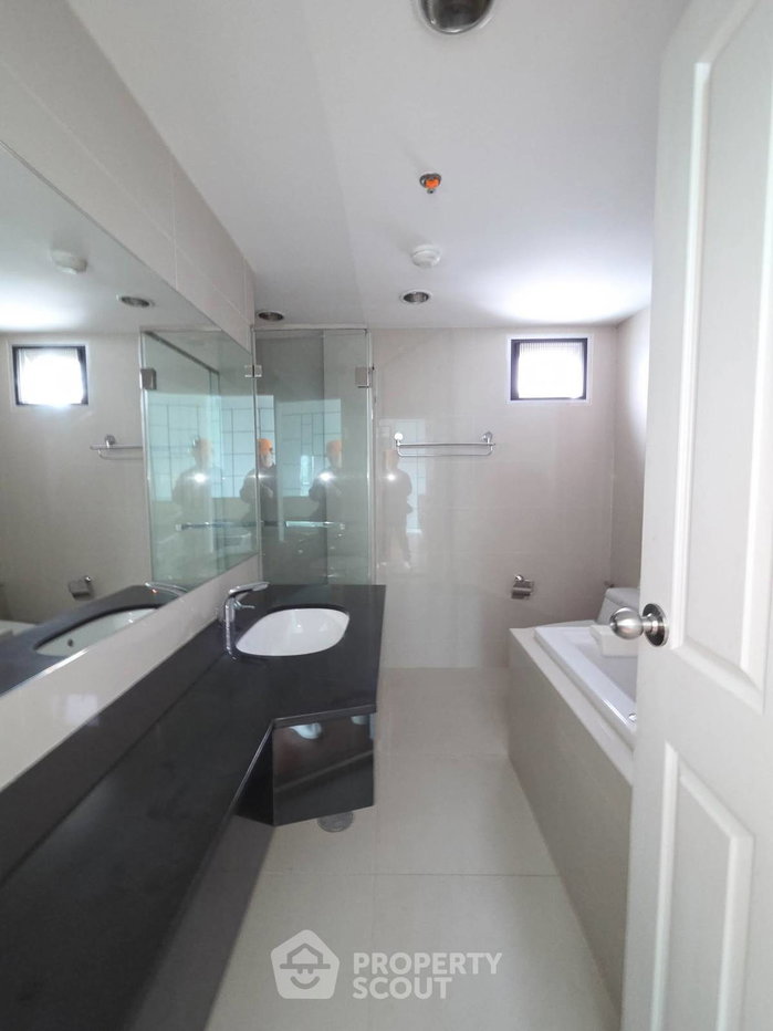 picture 34th-Floor 3-BR 108 Sqm Condo At Belle Grand Rama 9, MRT Phra Ram 9 (ID 3085719) - 14/26