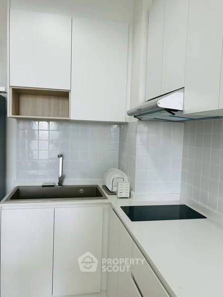 picture High-Floor 2-BR 54 Sqm Sathorn House Near BTS Surasak (90m) (ID 3085736) - 4/10