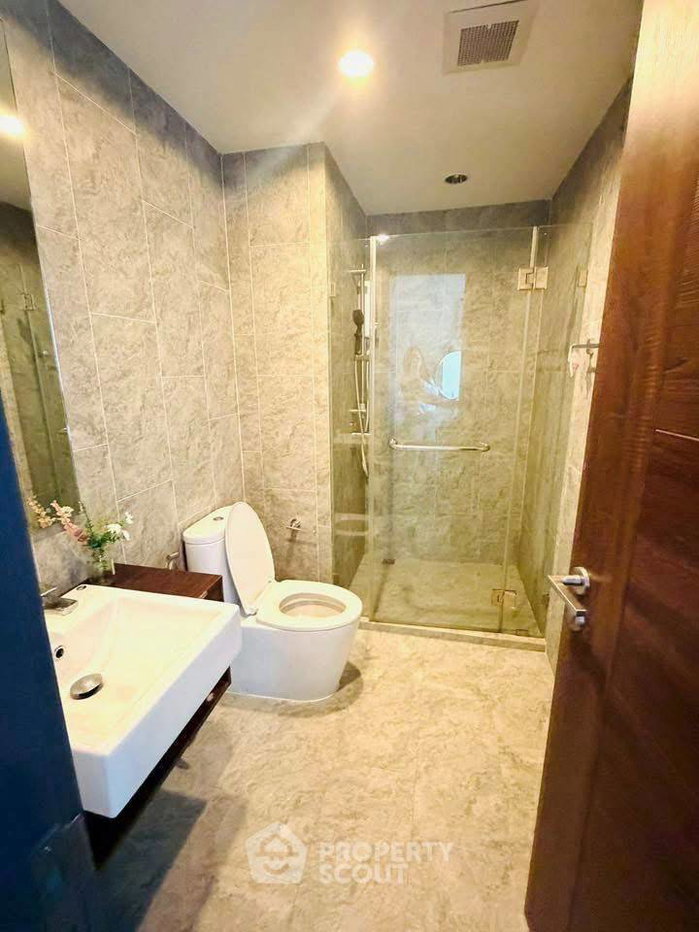 picture 2-BR Condo At C Ekkamai, 30th-Floor | 65 Sqm Near ARL Ramkhamhaeng (ID 3085561) - 9/12