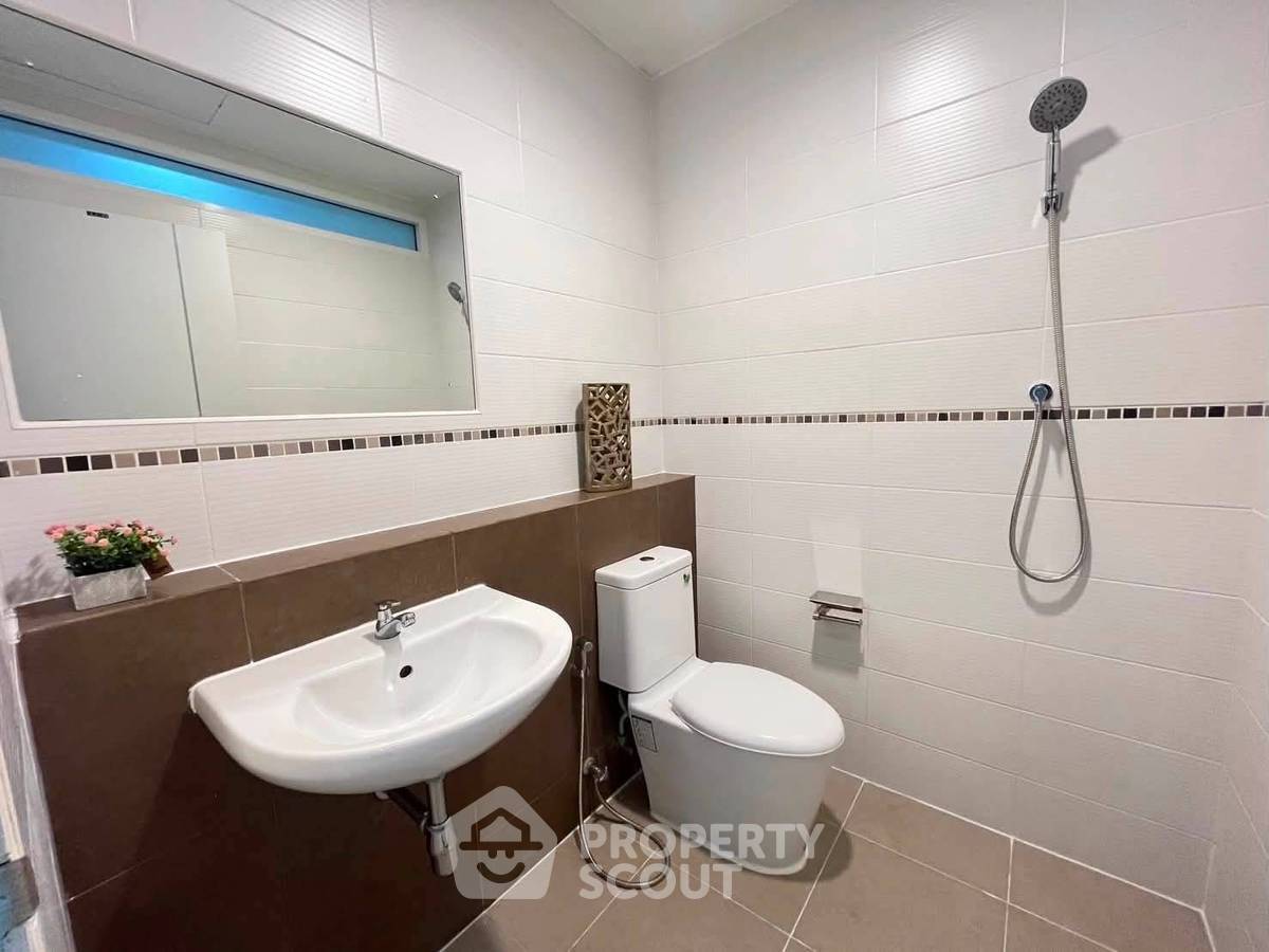 รูป ทาวน์โฮม 4 ห้องนอน ให้เช่า แกรนดิตี้ สาธุประดิษฐ์ 2 บางขอกลำ (ID 3086700) - รูปที่ 8/17