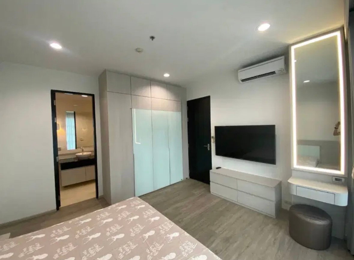 รูป ด่วน ห้องสวย ราคาพิเศษ ให้เช่า Condo Baan Klang Krung (บ้านกลางกรุง สยาม-ปทุมวัน) เฟอร์นิเจอร์และเครื่องใช้ไฟฟ้าครบ พร้อมเข้าอยู่ - รูปที่ 2/9