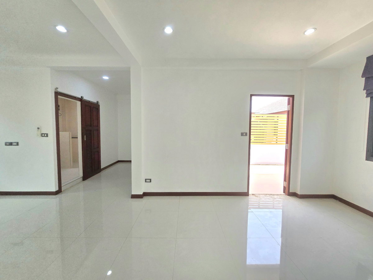 รูป บ้านเดี่ยว กว้าง ราคาถูก หมู่บ้านฟอเรสต้า KC Garden Home 17 ถนนนิมิตใหม่ 40 สามวาตะวันออก คลองสามวา ฟังก์ชั่นบ้านดี มีห้องน้ำในห้องนอนทุกห้อง - รูปที่ 32/43
