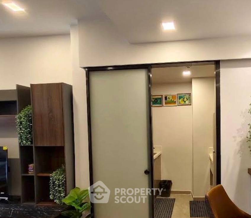 picture 1-BR Condo For Sale, One 9 Five Asoke - Rama 9, 300m to MRT Phra Ram 9, 18th-Floor (ID 3083959) - 2/7