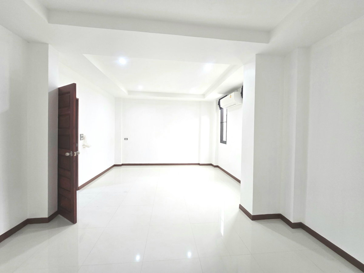 รูป บ้านเดี่ยว กว้าง ราคาถูก หมู่บ้านฟอเรสต้า KC Garden Home 17 ถนนนิมิตใหม่ 40 สามวาตะวันออก คลองสามวา ฟังก์ชั่นบ้านดี มีห้องน้ำในห้องนอนทุกห้อง - รูปที่ 15/43