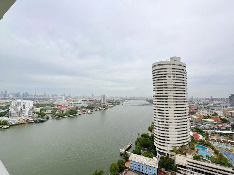 picture FOR SALE Large luxury riverfront condominium - 5/10