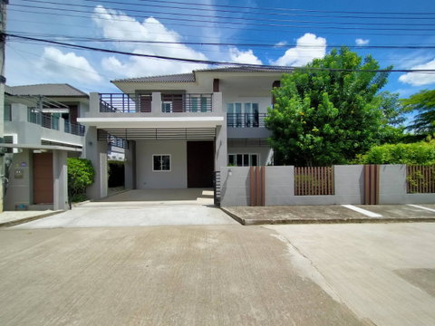ให้เช่า 🏡 บ้านเดี่ยว 2 ชั้น 3 ห้องนอน ในโครงการ พร้อมเฟอร์นิเจอร์ครบ ทำเลหางดง เชียงใหม่ #AHD-H0300