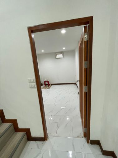 ให้เช่าโฮมออฟฟิศ 3 ห้องนอน 160 ตร.ม. 16 ตร.ว. เขตห้วยขวาง