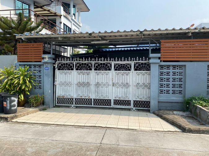 2-bed house for rent, 150 sqm, 61 sq wah, Huai Khwang