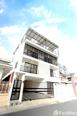 Houses for sale Bangkok : 7 Bedroom House for sale in Sam Sen Nok, Bangkok  6582406