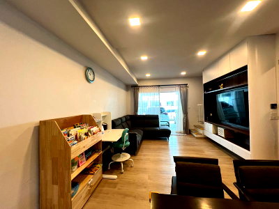 ทาวน์โฮม เมกะ บางนา : ✨✨✨(ขาย) ทาวน์โฮมสวย สภาพใหม่กริ๊บ   🏠Villaggio 3 ศรีนครินทร์-บางนา