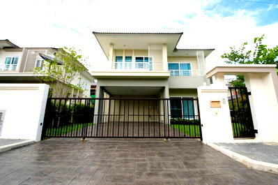 Houses for rent : Two storey house for rent with 3 bedrooms,3 toilets and 1 kitchen. 