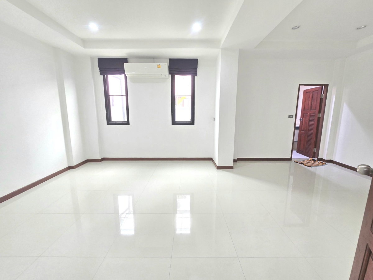 รูป บ้านเดี่ยว กว้าง ราคาถูก หมู่บ้านฟอเรสต้า KC Garden Home 17 ถนนนิมิตใหม่ 40 สามวาตะวันออก คลองสามวา ฟังก์ชั่นบ้านดี มีห้องน้ำในห้องนอนทุกห้อง - รูปที่ 13/43