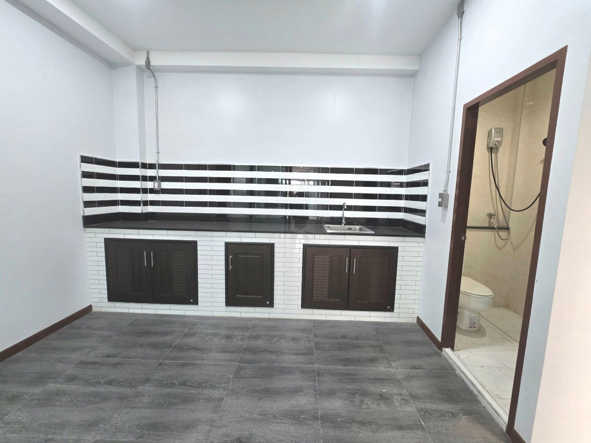 รูป บ้านเดี่ยว กว้าง ราคาถูก หมู่บ้านฟอเรสต้า KC Garden Home 17 ถนนนิมิตใหม่ 40 สามวาตะวันออก คลองสามวา ฟังก์ชั่นบ้านดี มีห้องน้ำในห้องนอนทุกห้อง - รูปที่ 17/43