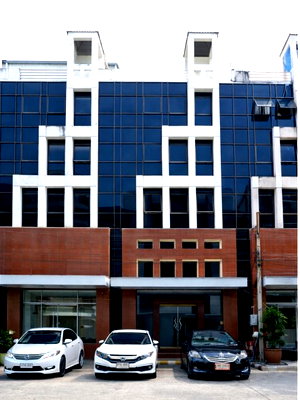 Shophouses for rent ม.นานาชาติแสตมฟอร์ด : The Mall Bang Kapi, office building for rent, 6 floors, 2 bedrooms, 5-6 bathrooms, parking for 6 cars, near MRT Lat Phrao 101, 225 m., MRT Bang Kapi