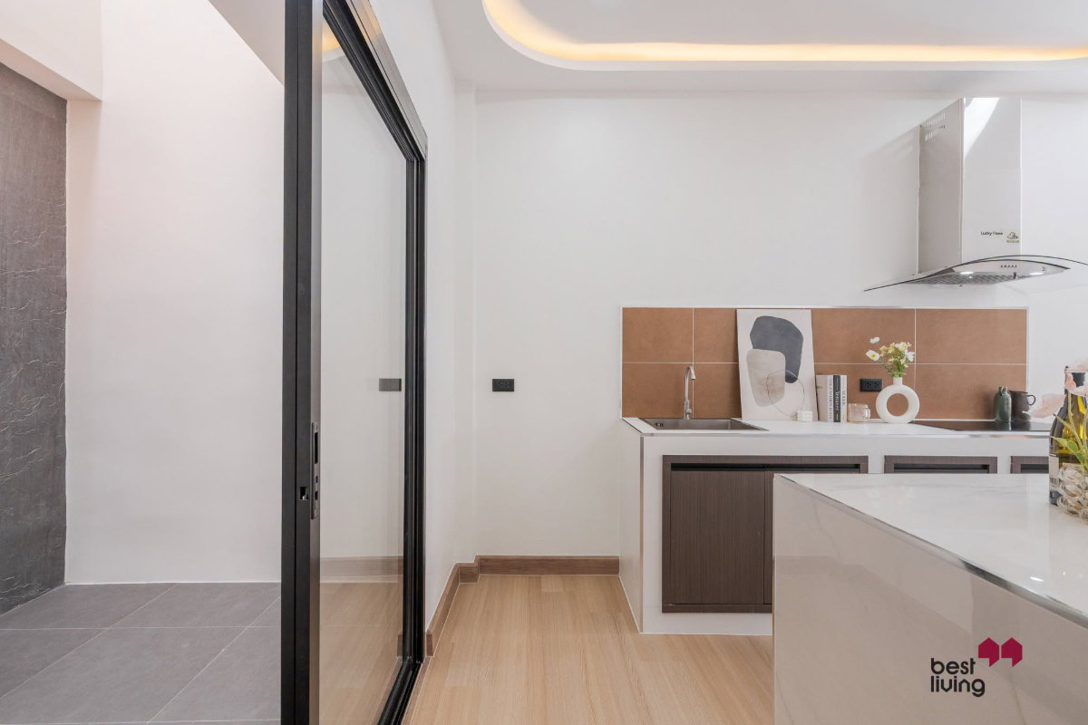 รูป ขายบ้าน หมู่บ้านรุ่งเจริญโชคชัย 4 หลังมุม รีโนเวทใหม่ 200 ตร.ม. - รูปที่ 25/69