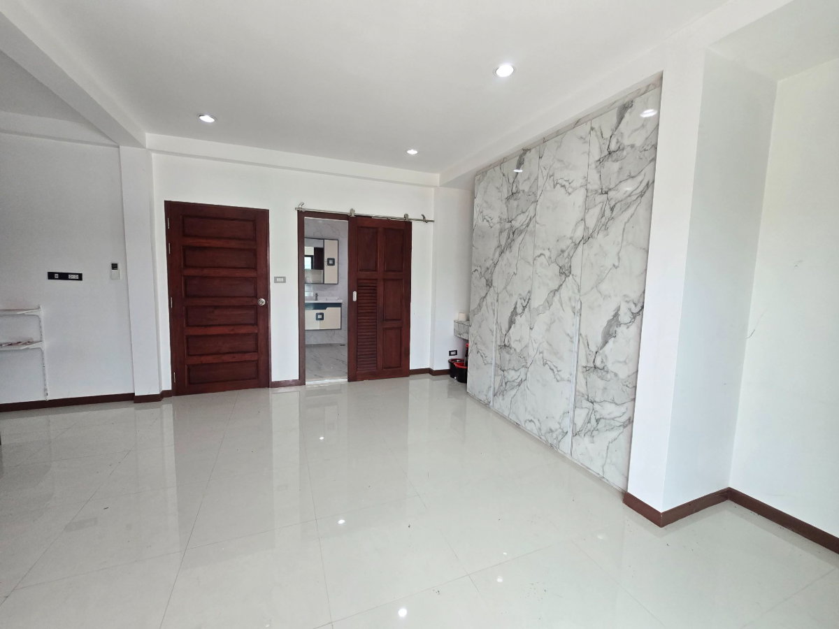 รูป บ้านเดี่ยว กว้าง ราคาถูก หมู่บ้านฟอเรสต้า KC Garden Home 17 ถนนนิมิตใหม่ 40 สามวาตะวันออก คลองสามวา ฟังก์ชั่นบ้านดี มีห้องน้ำในห้องนอนทุกห้อง - รูปที่ 26/43