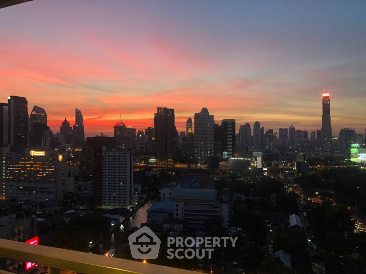 รูป คอนโด 2 ห้องนอน ขนาด 75 ตร.ม. ชั้น 23 ที่ Circle Condominium ใกล้ MRT เพชรบุรี (ID 399941) - รูปที่ 17/19