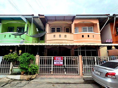 บ้านแฝด โรงเรียนนานาชาติสิงคโปร์นนทบุรี (เอสไอเอสบี วิทยาเขตนนทบุรี) : ทาวน์เฮ้าส์ 18 ตร.วา หมู่บ้านเปี่ยมสุข (ซ.วัดกู้ ปากเกร็ด)