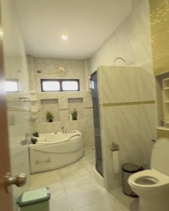 รูป ขายบ้านพูลวิลล่าเชียงใหม่ 2 ชั้น 5 ห้องนอน สระส่วนตัว ที่ดิน 273 ตร.ว. จอดรถ 12 คัน เพียง 6.9 ล้าน - รูปที่ 8/8