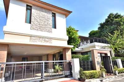 Houses for rent Bangkok : FOR RENT-- 3 BEDROOM 109.9 SQ.W -- READY TO MOVE IN -- CALL NOW 094-641-5974