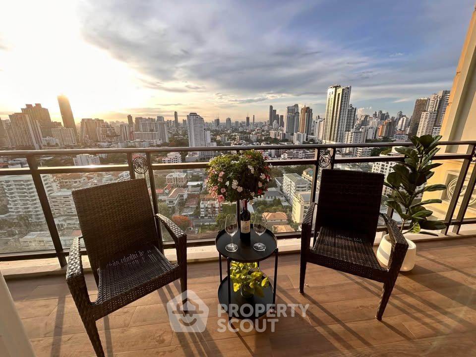 รูป คอนโด 2 ห้องนอน ชั้น 22 ขนาด 112 ตร.ม. ที่ Royce Private Residences ใกล้ MRT สุขุมวิท (ID 3084382) - รูปที่ 7/10