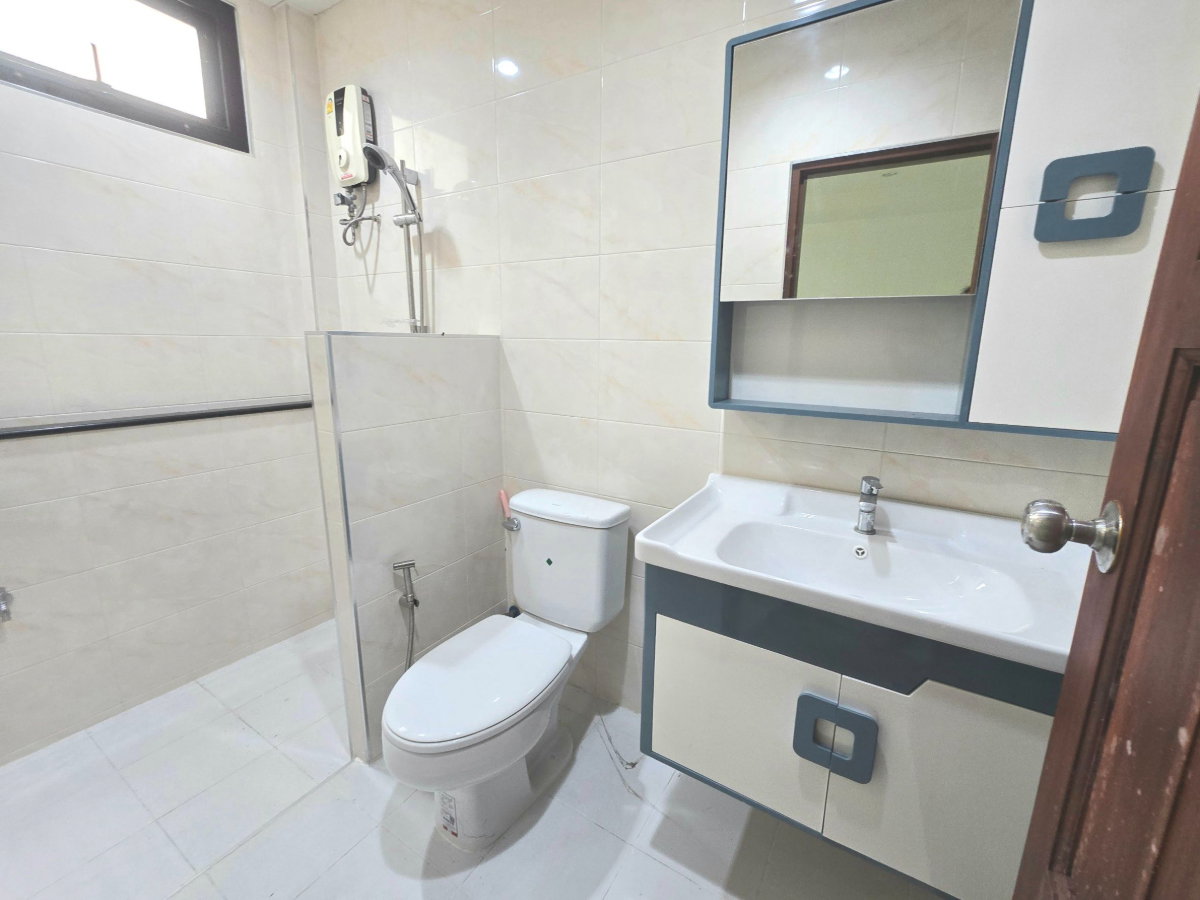 รูป บ้านเดี่ยว กว้าง ราคาถูก หมู่บ้านฟอเรสต้า KC Garden Home 17 ถนนนิมิตใหม่ 40 สามวาตะวันออก คลองสามวา ฟังก์ชั่นบ้านดี มีห้องน้ำในห้องนอนทุกห้อง - รูปที่ 16/43