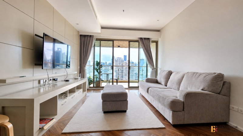 Condos for sale : The Lakes 🌇 Spacious 2-bedroom residence, 111 sq.m. 🌳 Featuring panoramic views of Benjakitti Park and the city skyline, near BTS Asoke
