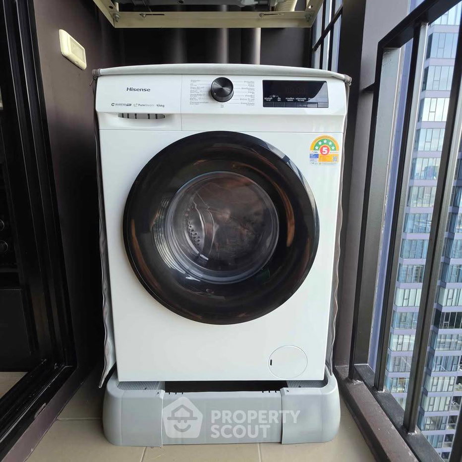 picture 1-BR Condo In Nue District R9, MRT Phra Ram 9 200m, 28th Floor (ID 3085662) - 3/12