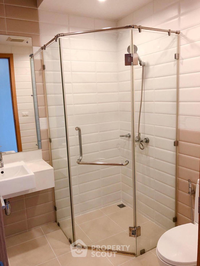 picture 2-BR Condo At Circle Condominium, 23rd-Floor Near MRT Phetchaburi (ID 511896) - 5/9