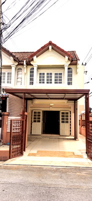 Townhouses for rent Ratchada-Ramintra Road : 2-story townhouse at Maneeya Liap Thang Duan, just 100 meters from the main road