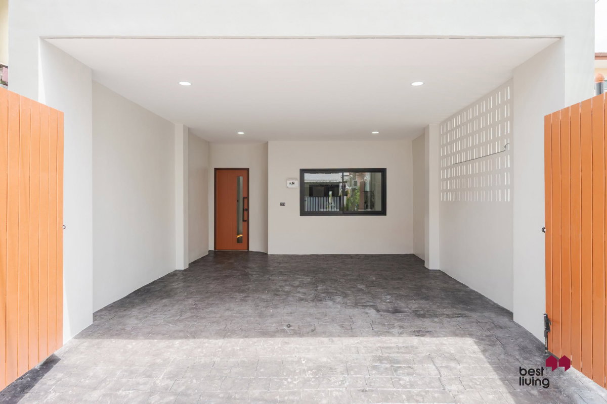รูป ขายบ้าน หมู่บ้านรุ่งเจริญโชคชัย 4 หลังมุม รีโนเวทใหม่ 200 ตร.ม. - รูปที่ 33/69