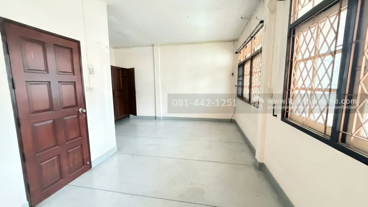รูป ขายบ้านเดี่ยว 3 ชั้น ซอยลาดพร้าว51 ใกล้รถไฟฟ้าสายสีเหลือง สถานีโชคชัย4 พื้นที่ 63 ตรว. ราคา 8.5 ล้านบาท เท่านั้น ห่างจากถนนใหญ่ลาดพร้าวเพียง 50 เมตร  - รูปที่ 7/10
