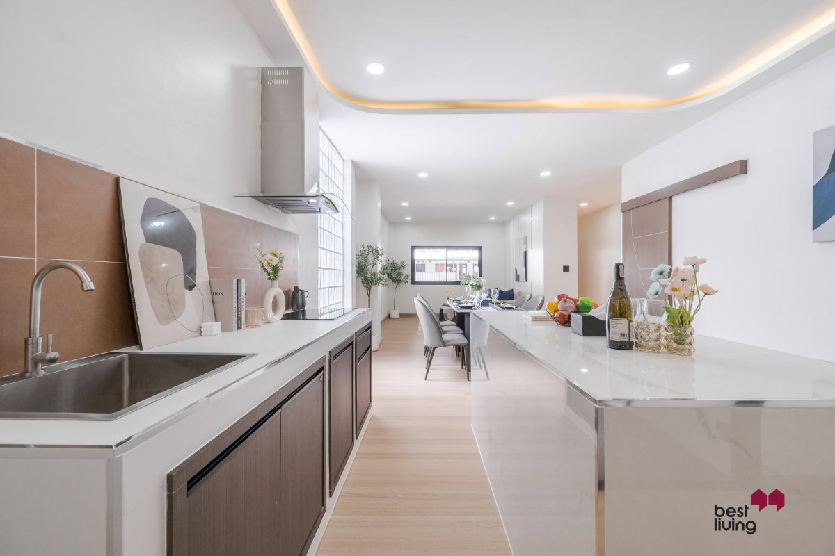 รูป ขายบ้าน หมู่บ้านรุ่งเจริญโชคชัย 4 หลังมุม รีโนเวทใหม่ 200 ตร.ม. - รูปที่ 4/69
