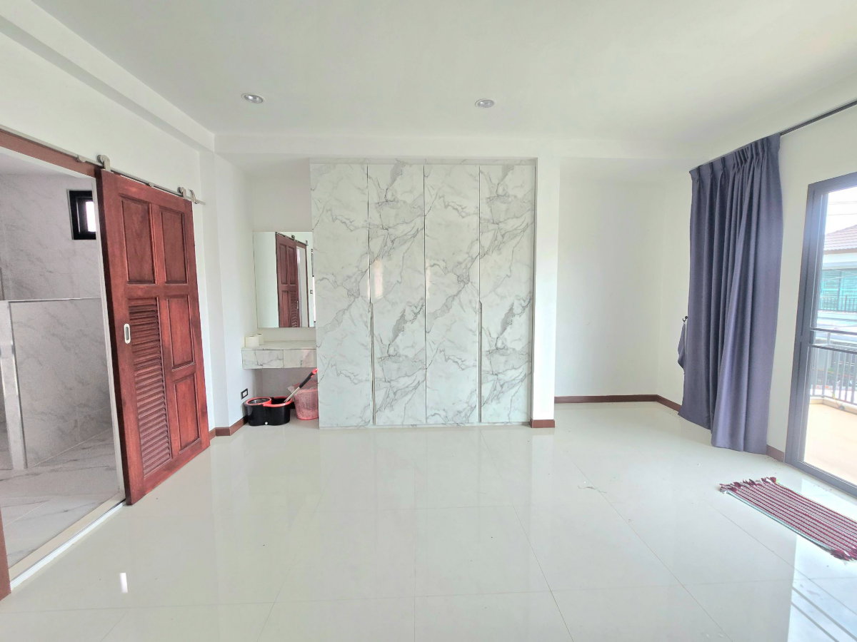 รูป บ้านเดี่ยว กว้าง ราคาถูก หมู่บ้านฟอเรสต้า KC Garden Home 17 ถนนนิมิตใหม่ 40 สามวาตะวันออก คลองสามวา ฟังก์ชั่นบ้านดี มีห้องน้ำในห้องนอนทุกห้อง - รูปที่ 25/43